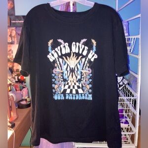 Free kisses | Never give up, colorful butterfly t-shirt